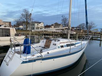 Sail on the Potomac in Washington, DC aboard the 28ft Hunter Sailboat