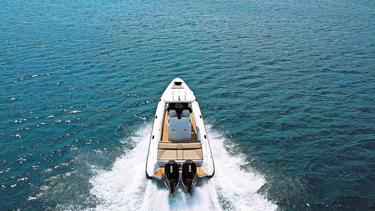 «Mojo» de 12 m de Ribco RIB/2 x 300 CV - Isla Sifnos