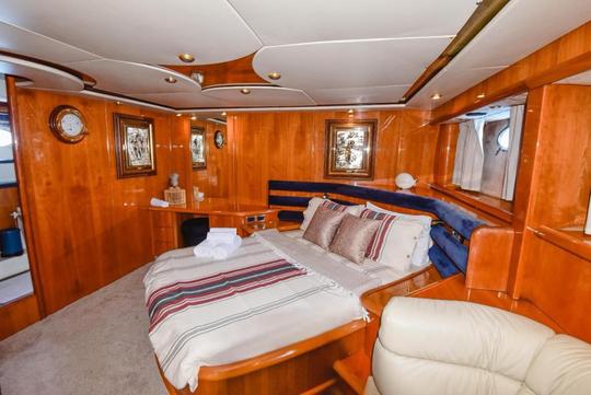 79ft (24 m) Sunseeker Manhattan Yacht - 4 Cabins