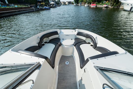  215LR Stingray ~ Salle de bain, chambre à air sur le lac Washington