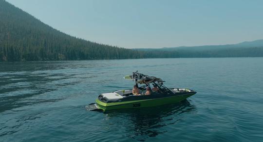 Axis A24 Wakesurf boat (NON-CAPTAINED)