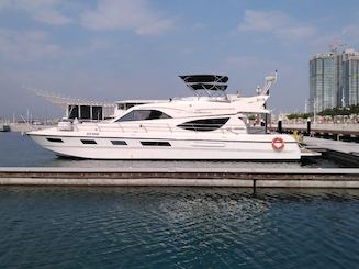 Luxury 65ft Majesty Yacht in Dubai for Parties & Events — Up to 30 Guests