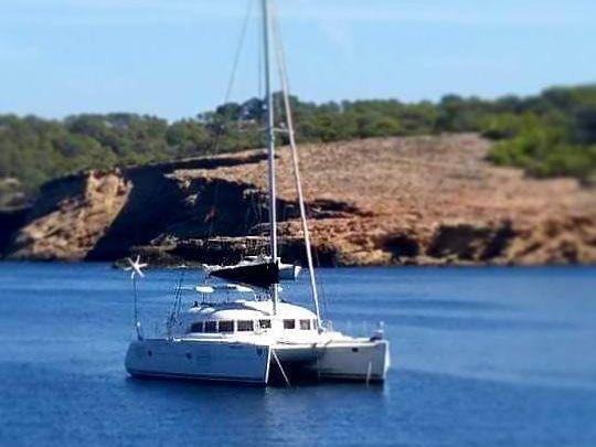 Alquiler de catamarán de crucero Lagoon 420 en Eivissa, Illes Balears