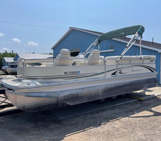 Bennington Triton de 22 pés para 14 pessoas em Glen Lake! Entrega gratuita!