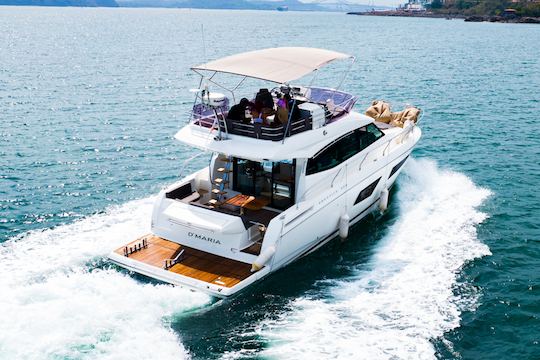 Découvrez Taboga avec style avec 42 pieds Prestige Yacht Adventure !