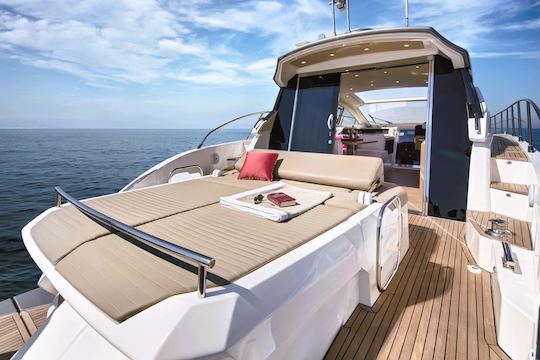 カンパニア州カプリ島のAzimut 16.5モーターヨットレンタル