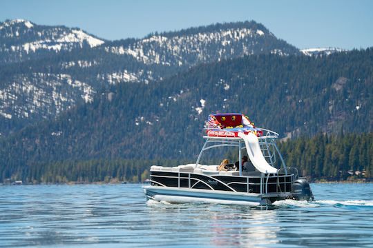 Pontão com escorregador em Tahoe Vista, Califórnia - 8 horas