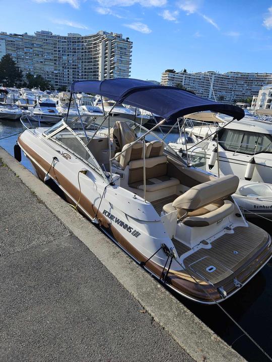 Beautiful Four Winns 258 Vista Gen 2 for Cruising in the French Riviera