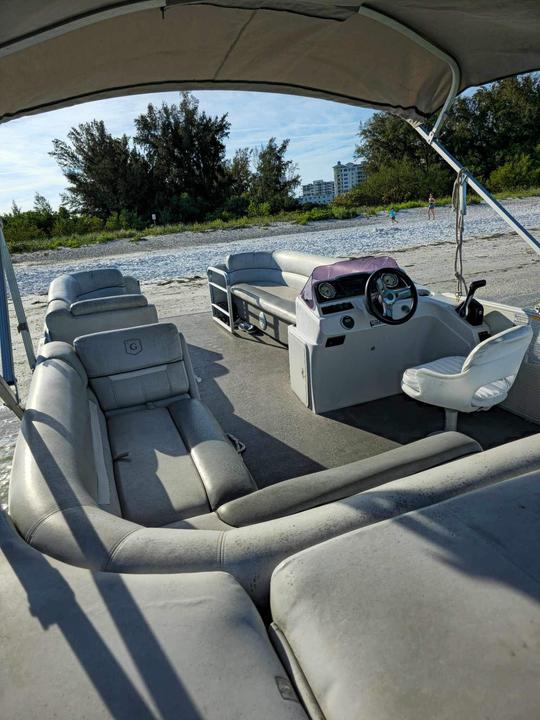 23ft Pontoon Boat with 115 Suzuki Hp engine in Nokomis