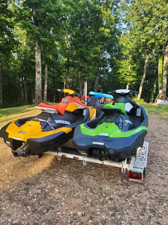 Waverunner jet ski Seadoo 2016 et Seadoo Jet Ski Waverunner 2022 à Branson