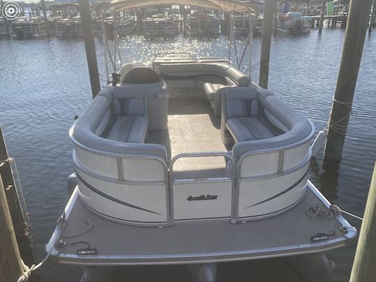 South Bay 24ft Tritoon, Brand new 150HP Suzuki motor! 