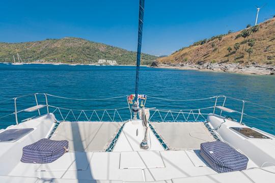 Enjoy a Day Aboard our LAGOON420: Your Ultimate Seafaring Oasis!