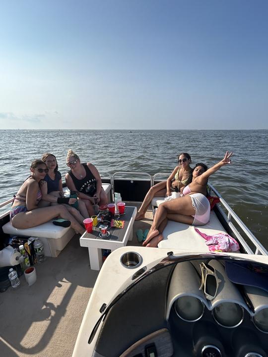 25ft Pontoon Boat in Bayville, NJ With Captain Up To Six Passengers