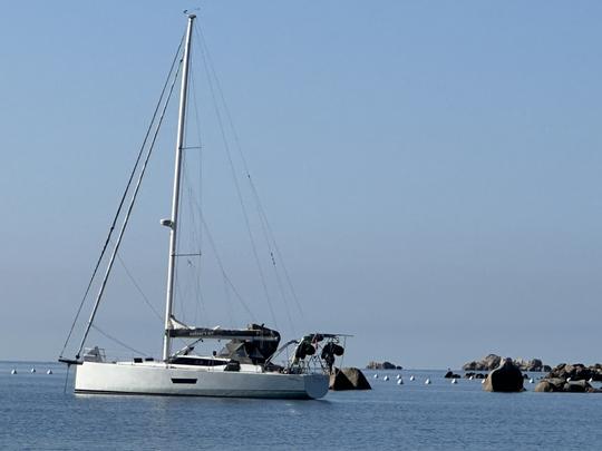 COME AND SAIL ON THIS BEAUTIFUL ELAN MONOHULL BUILT FOR PERFORMANCE AND COMFORT