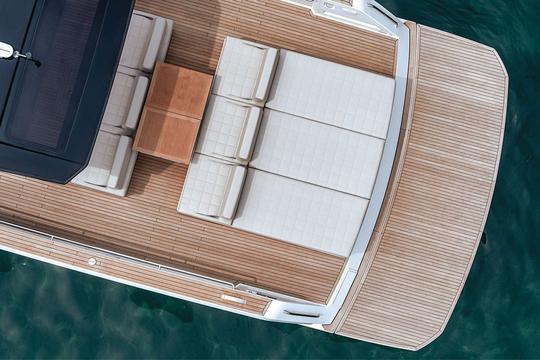 Pardo 43 Motor Yacht Rental in Saint-Tropez 