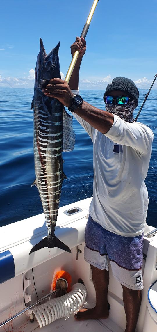 Carta de pesca em um iate particular de 46 pés na Cidade do Panamá, Panamá 