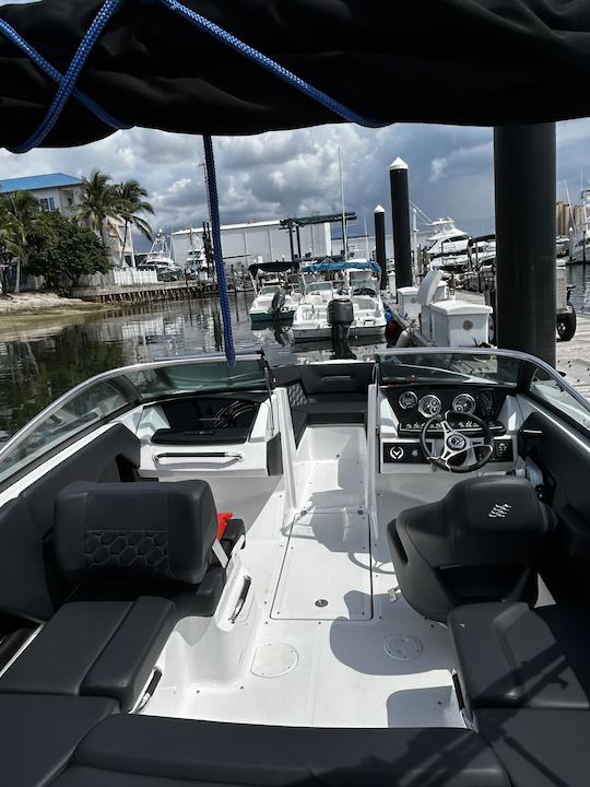 22' Four Winns H2 Bowrider/Dual Console