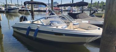 Your Aquatic Escape: Bayliner 180 Bowrider Rental 