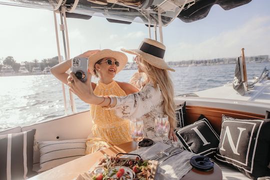 Barco eléctrico Duffy de lujo de 22 pies con capitán | Miami River, Miami, Bahía Biscayne