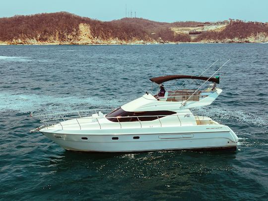 Azimut 40ft Motor Yacht Charter with Captain