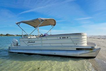 23ft Pontoon Boat with 115 Suzuki Hp engine in Nokomis