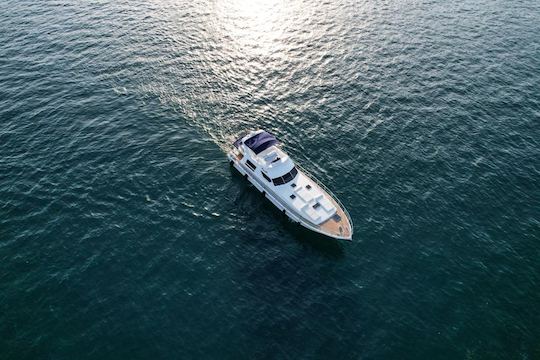 Yacht de luxe pour les occasions spéciales et les visites