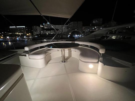 Magnifique yacht de 72 pieds à Palma Marina avec capitaine et hôtesse