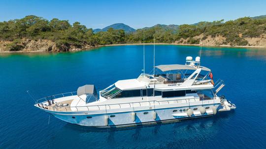 Canados 70 motor yacht with a capacity of 8 people in Gocek region