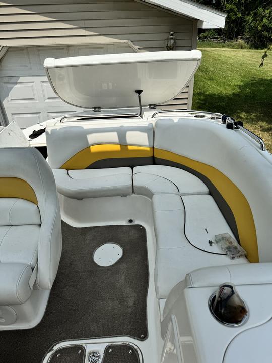 Le tubing ou les loisirs ! À vous de décider : Hurricane SunDeck Sport de 23 pieds 