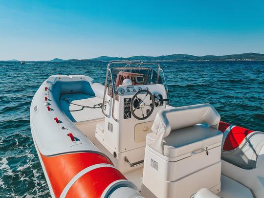 Mar.co Twentythree RIB con motor de 225 CV en Sveti Filip i Jakov