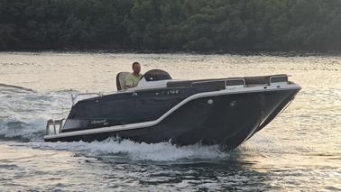 Luxury yacht Element XR7