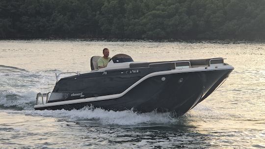 Luxury yacht Element XR7