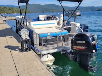 Lake Burton Tritoon Rental with free fuel and tube!!