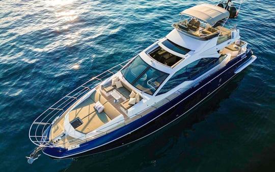 Iate a motor esportivo Azimut S7 em Podstrana, inclui capitão e anfitriã