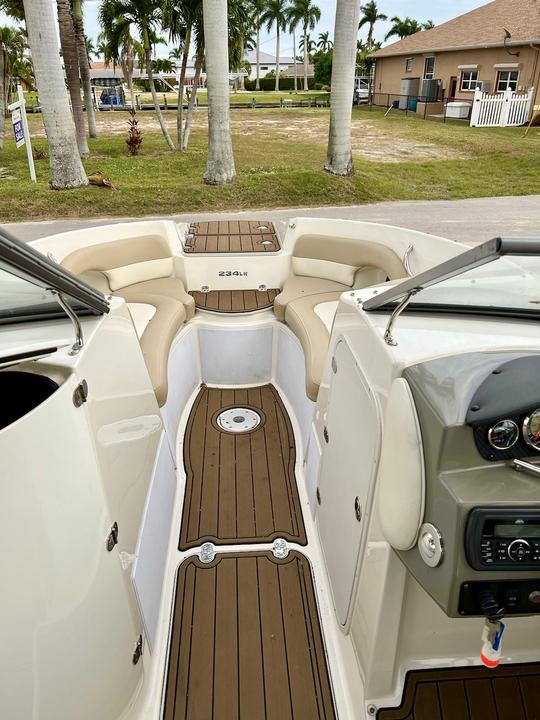 Stingray 234 LR, for 12 people, Cape Coral at Rosen Park & Boat ramp!