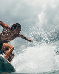 Surfer à Bentota, Sri Lanka