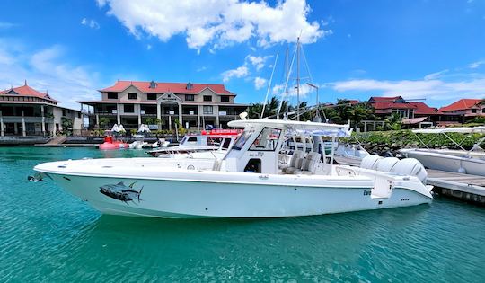 Large Luxury Everglades 355 CC in Seychelles