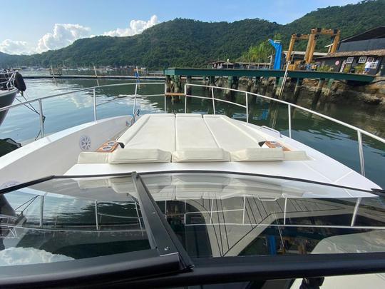 34ft Trindade NHD Motor Yacht Rental in Paraty, Rio de Janeiro, Brazil