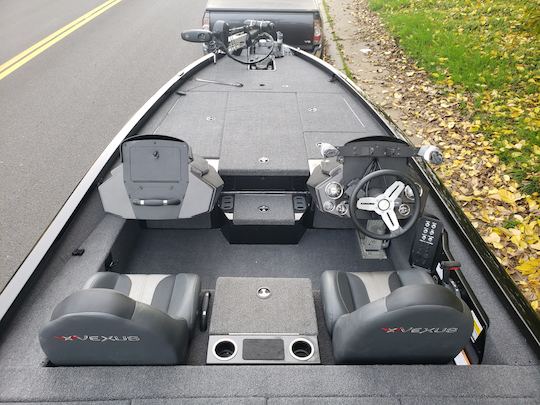 Barco de pesca de robalo Vexus AVX2080 de 20 pés com localizadores 