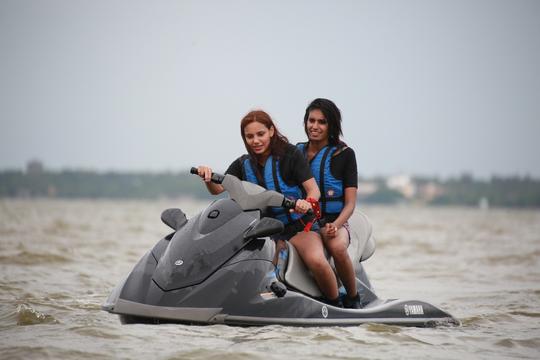 Excursión en moto acuática al barco Thermopylae Sierra, Mount Lavinia, Sri Lanka