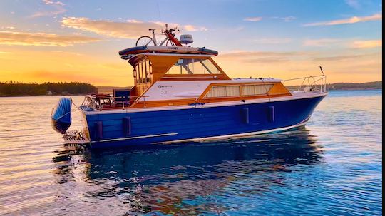 Classic Wooden 35ft Cruiser, perfect for a wildlife or sunset champagne cruise! 