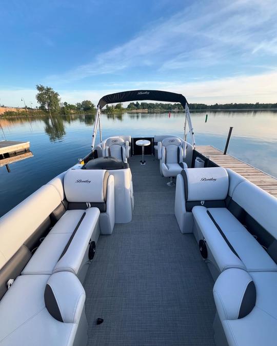 2024 Bentley 22 Legacy Pontoon 13 People Capacity