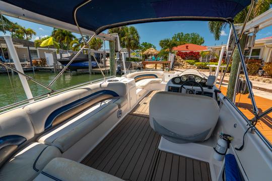 Bateau à pont Hurricane de 24 pieds de la série Elite et 250 Yamaha