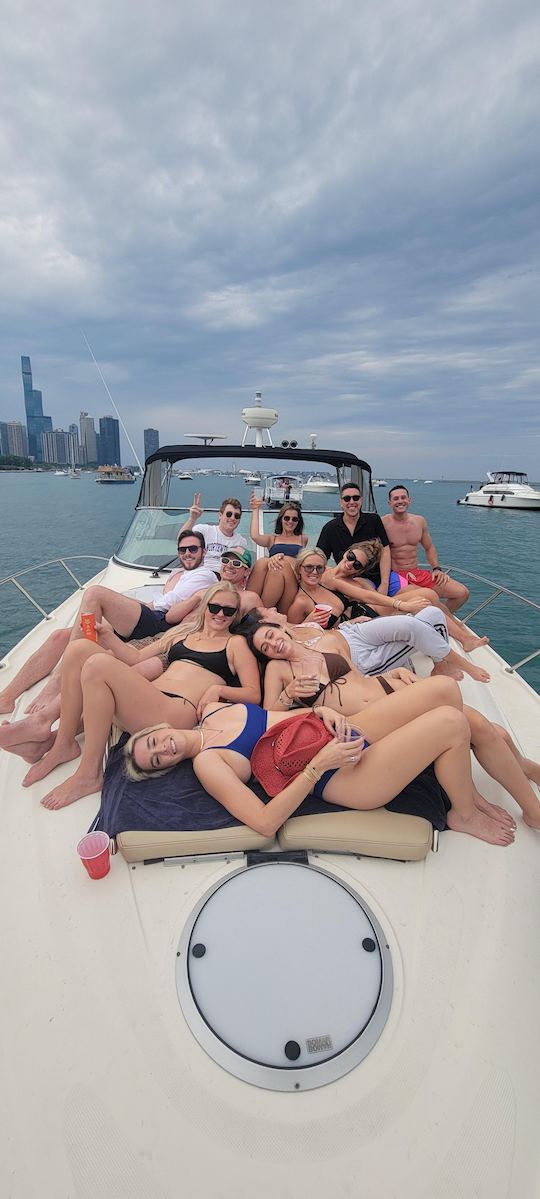 Cruise Chicago Playpen - SEPTEMBER DISCOUNTS - 40 Foot Yacht