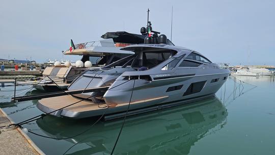 Alquiler de megayates Pershing 7X CIAO Power en Eivissa, Illes Balears