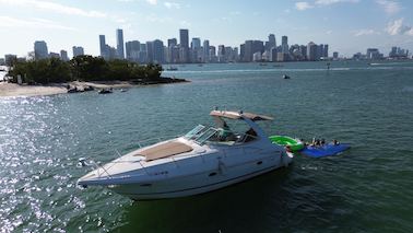 Great 37' cruiser for a fun day on the water!!