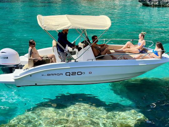 Passeio de barco de 20" em Capri (tudo incluído)