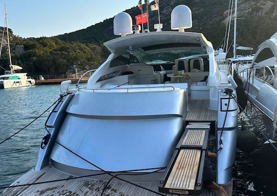 Yacht à moteur PERSHING 58, Poltu Quatu, Sardaigne du Nord-Est, Italie