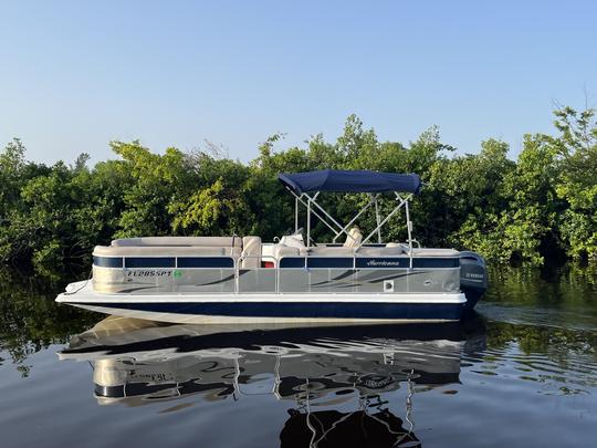 Hurricane FunDeck 200hp 12 Guests in Cape Coral /Captain available!/