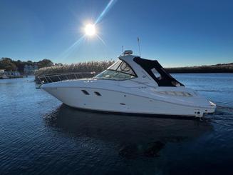 Enjoy Sunsets Cruises & Lighthouses on our 33ft Sundance Charter relax, & enjoy.